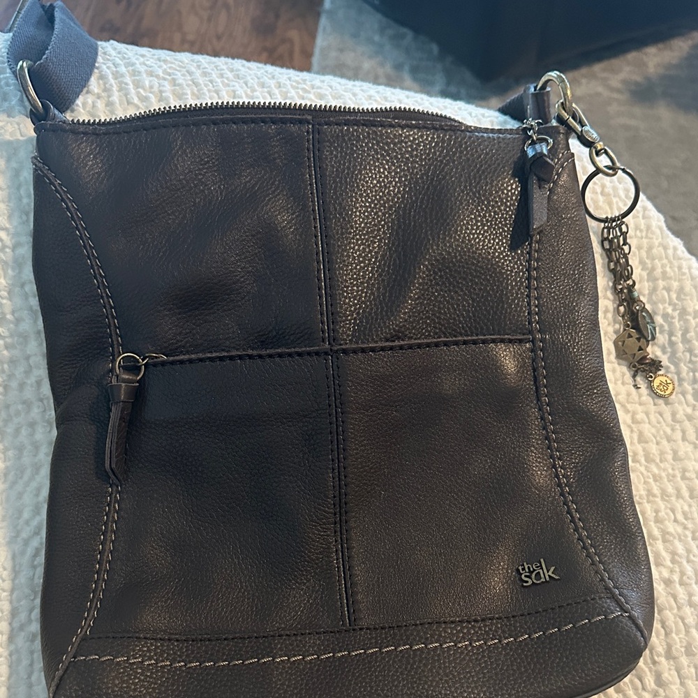 THE SAK - Lucia Leather Crossbody Shoulder Handbag Chocolate Brown. Strap is 46”